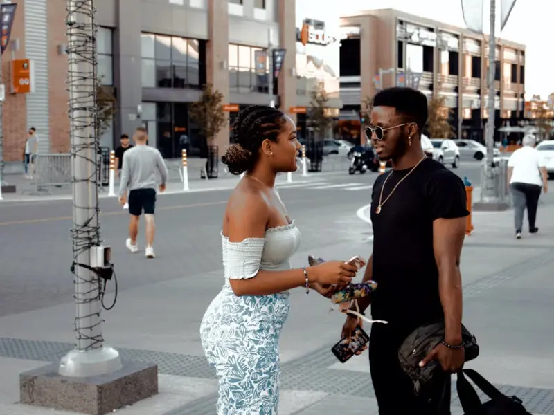 女人对你有这4个信号暗示时，你就要注意了