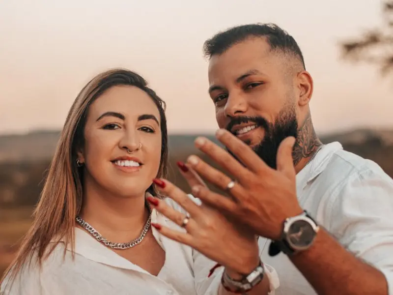 女人对一个男人动了真情，会有这5个表现