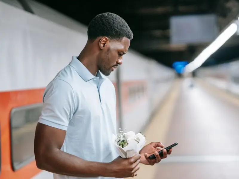 女人想你了，不会说我想你，通常用这5种方法暗示你