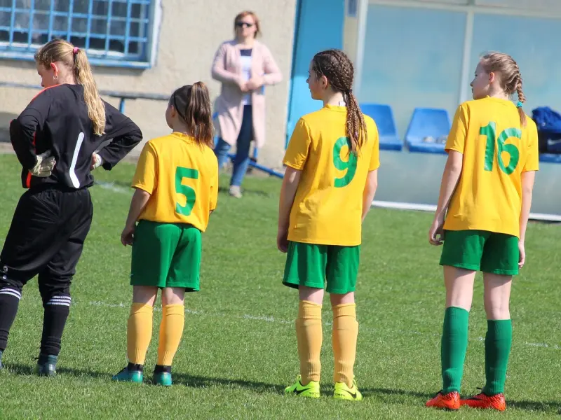 女人真正爱上一个男人，这3种表现是绝对“装”不出来的！