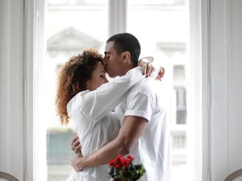 女人真正爱一个男人，通常会有这6个小动作，你知道几个？