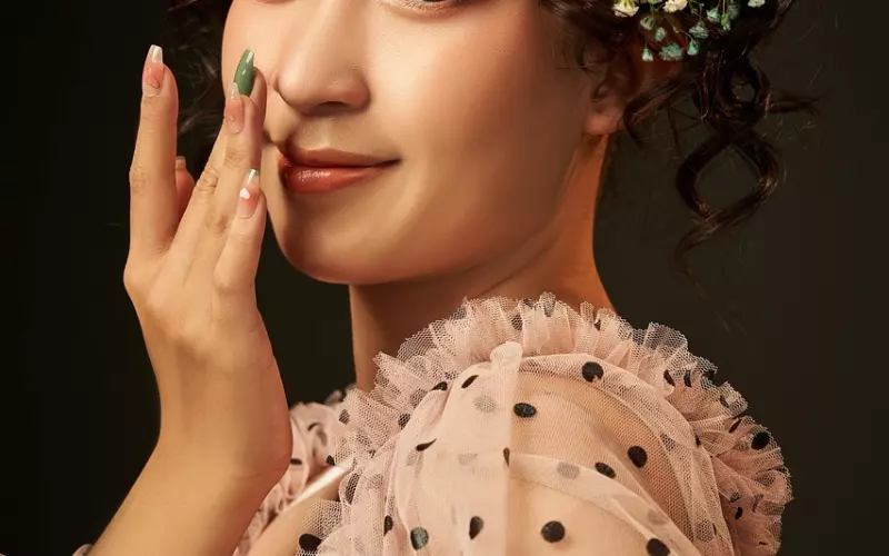 和女生聊天时她回复“嗯”、“呵呵”的时候，你该肿么办？