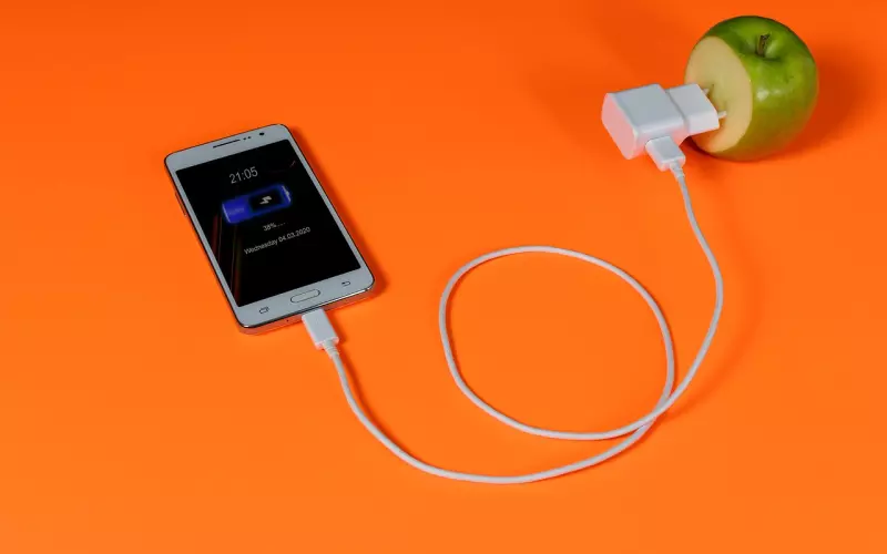 异性聊天，女人回你“四个字”，是烦你了