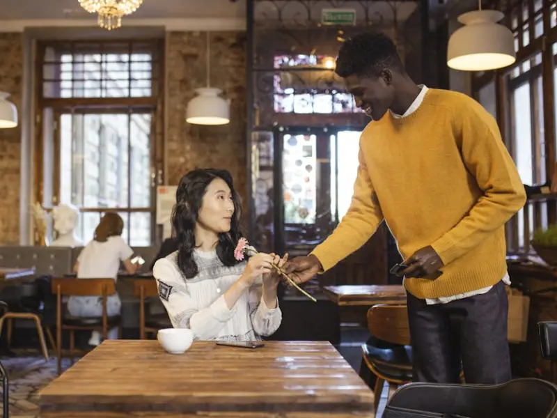 异性交往，愿意给你这些“东西”的男人，其实已经认定你了