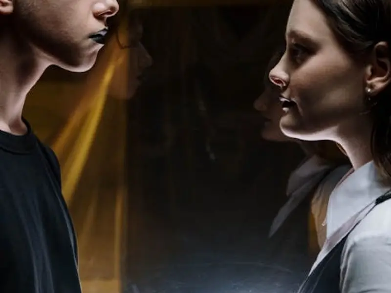 异性相处，对方不主动联系你，你应该这样处理！