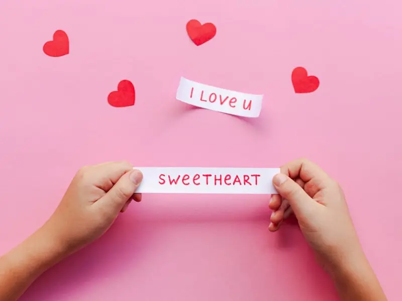 异性相处，女人给你这些暗示，等于在说：我喜欢你