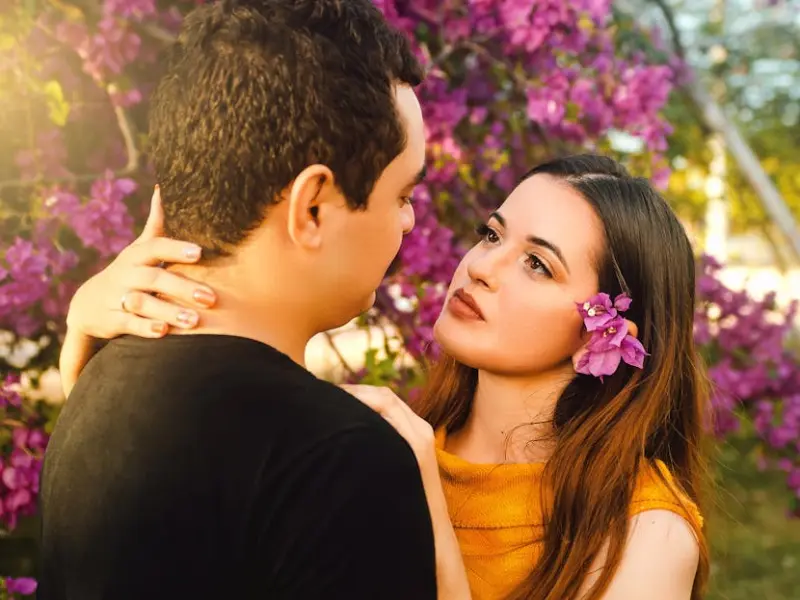 异性相处，女人发给你这4个信号，说明她对你动情了