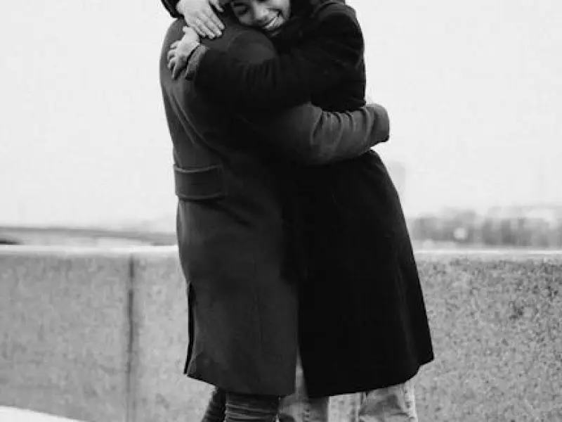 分手后遇到对我好的人，该不该试试开始？ | 隔壁老王