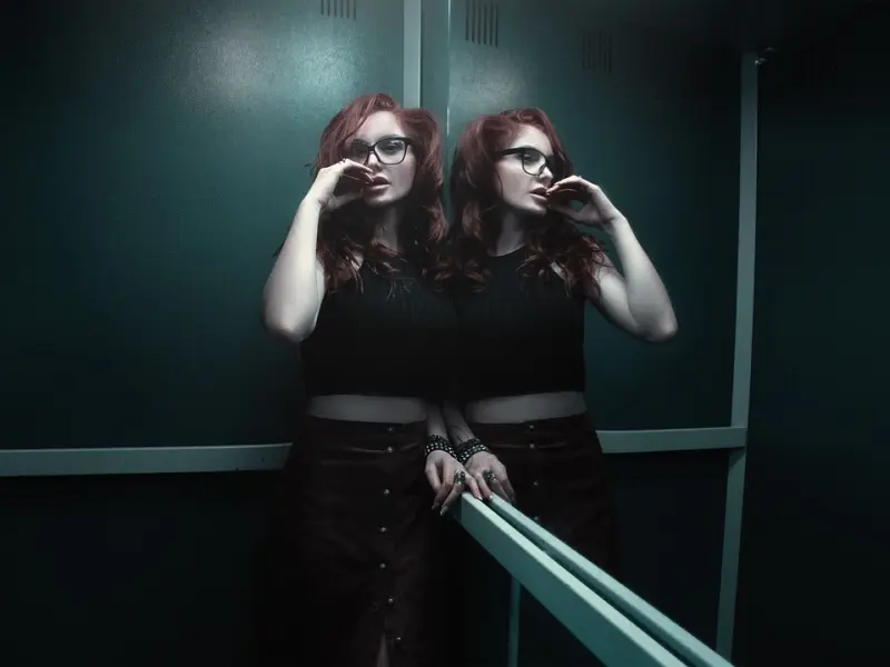 异性交往，频繁对女人聊这三个话题，有着致命的吸引力