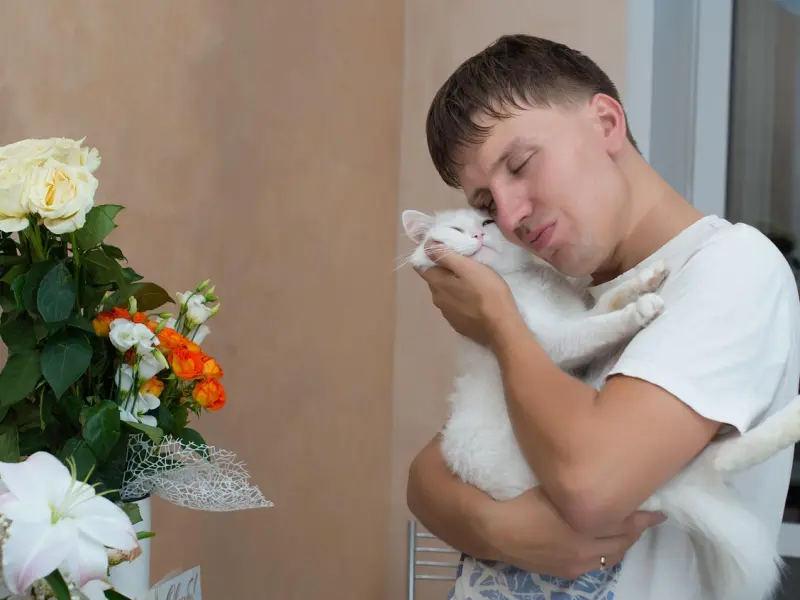 异性交往，女人最喜欢“坏男人”这3个“小动作”，错不了！