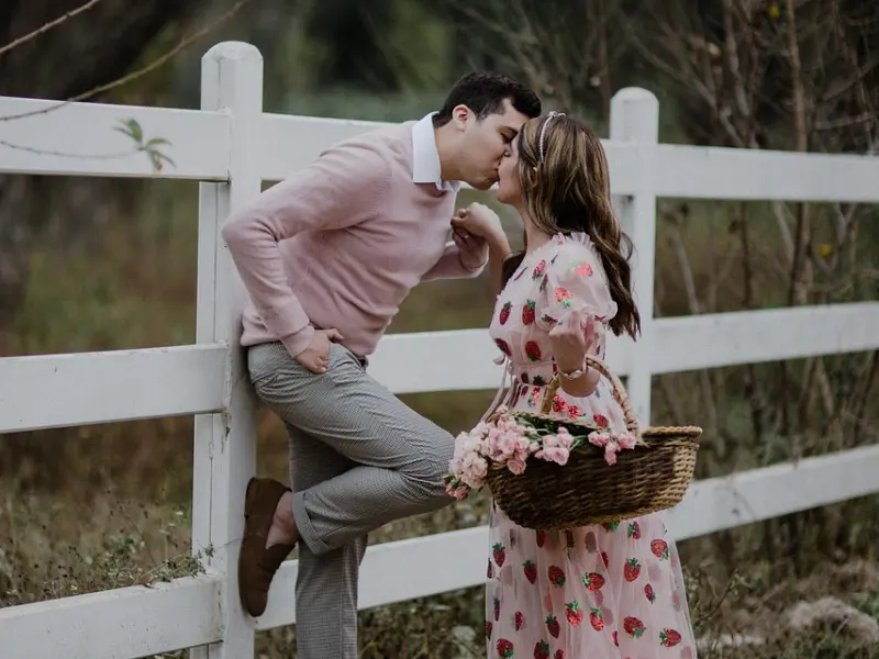 和女生接吻，若有这3个表现，证明她是初吻