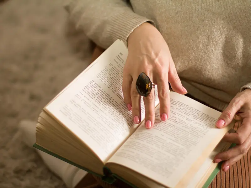 接吻的时候，男朋友的手放在你这3个地方，那是赤裸裸的宠溺啊！