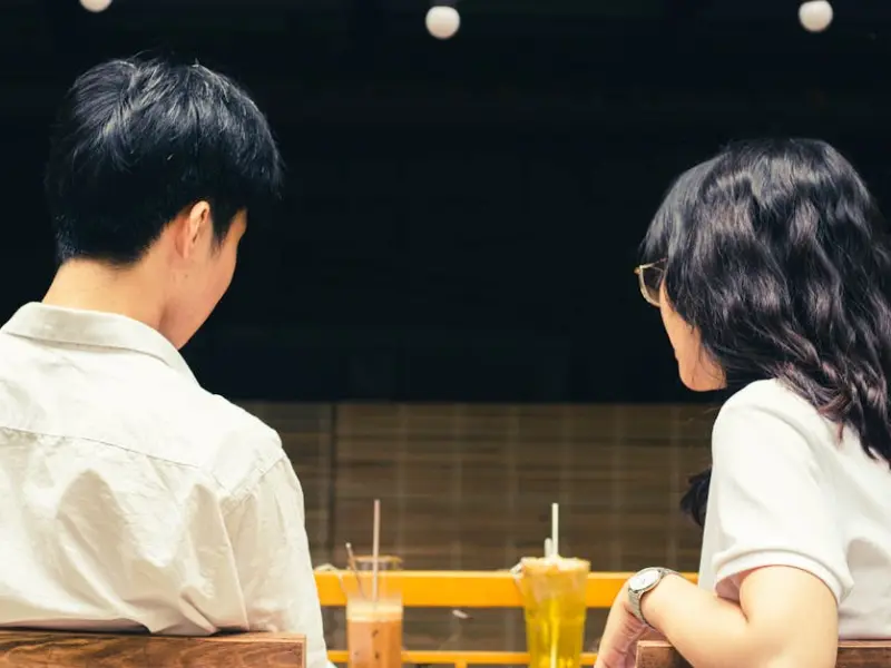 男女相处中，一旦女人对你有意思，便会有这四种表现，肯定错不了