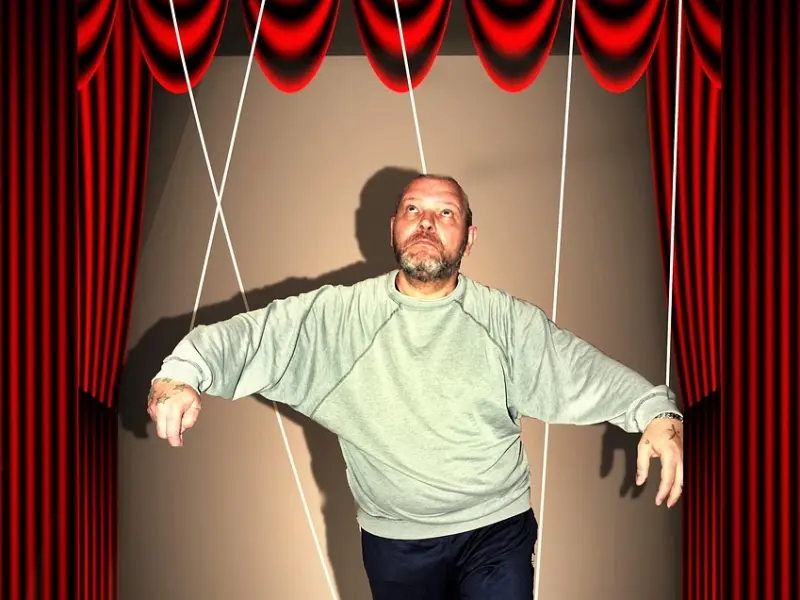 挽回感情中，注意引导男人对你投资