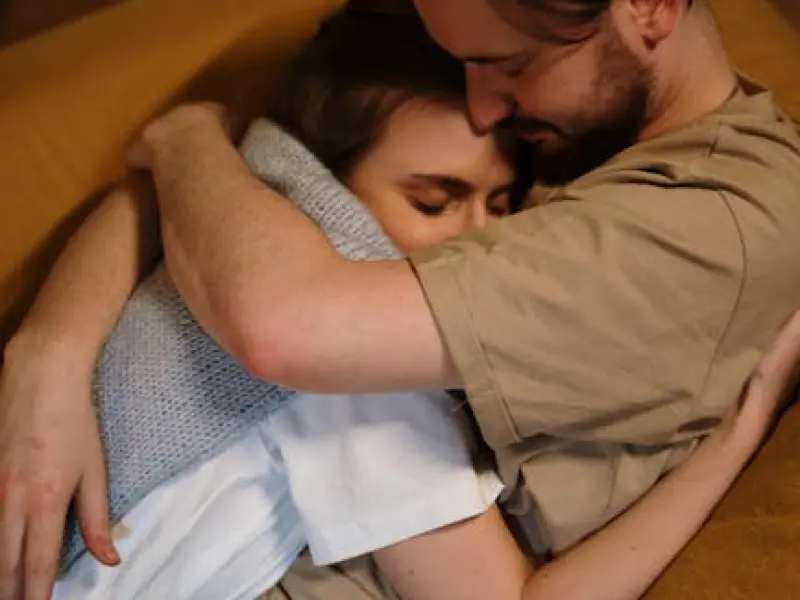 这5个表现频繁出现时，说明男人爱你入骨了