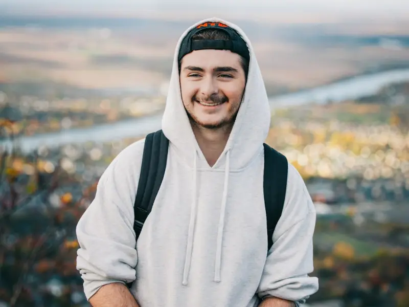 异性交往时，想让女人为你“动情”，就要“频繁”做这三件事！