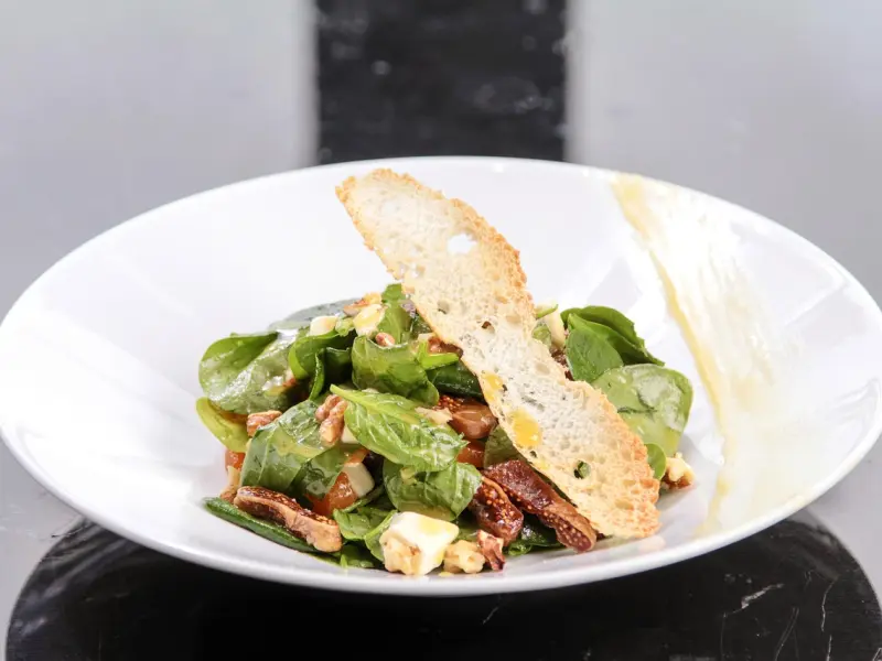 爱上一个彼此都有家庭的人，心里梦里全是他，放不下忘不了，奈何