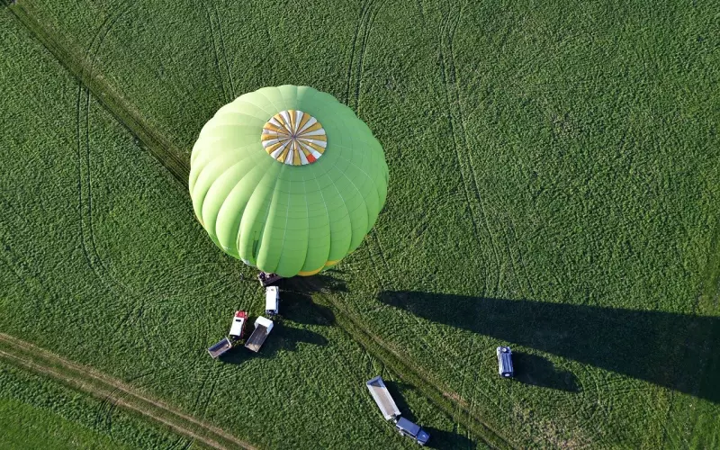 当孩子伸手向你要钱时，千万不能这样做，一辈子的阴影