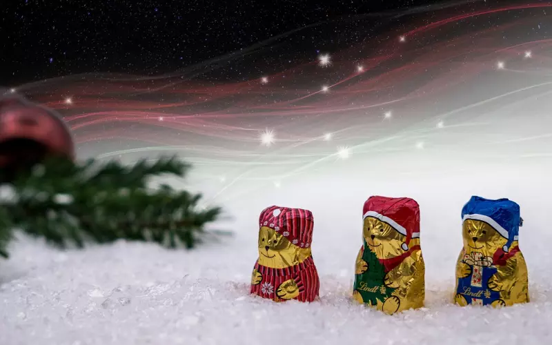 接吻的时候手放在哪里最好？这三个地方女人很享受