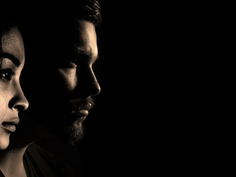 一个男人爱不爱你的表现很明显，就这三点！