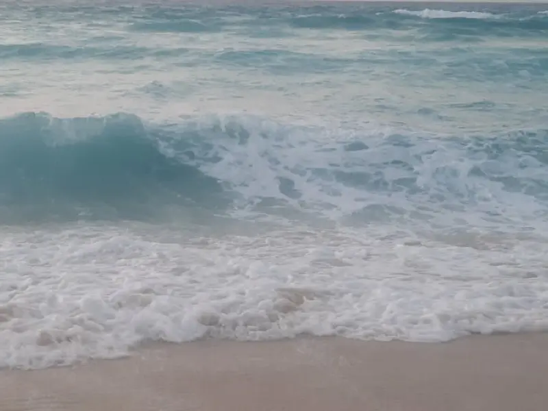 男人是不是真心爱你，看这四个小动作就明白了！