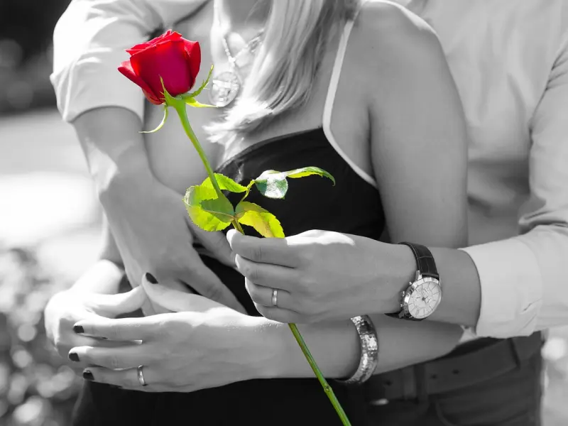 男人是真爱还是仅仅喜欢你,，有这5个“明显”的区别！