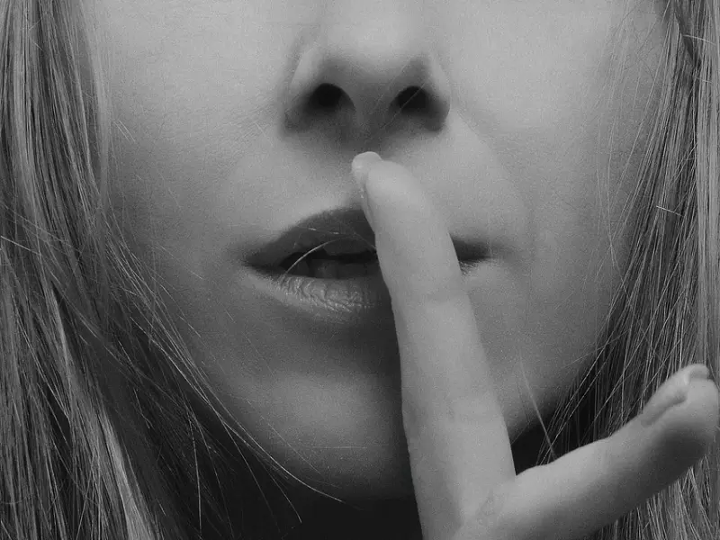 女人是否爱上你，就看和你在一起后有没有这些改变