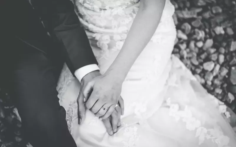 两性之间谁来决定对婚姻的影响(夫妻关系在婚姻里的重要性)