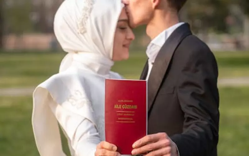 为什么婚外情很多年原配才肯离婚(原配如何处理婚外情才最正确)