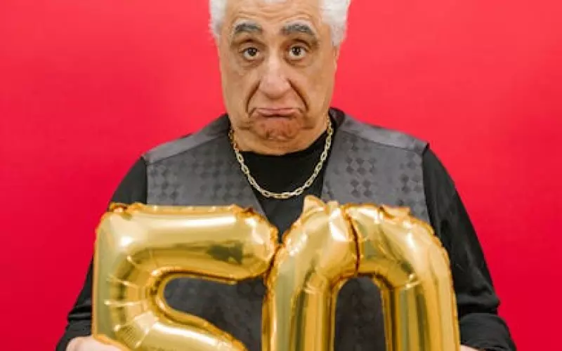 50多岁男人为什么会陷入婚外情(50岁该怎样对待婚外情)