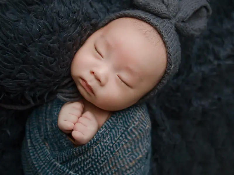 人到中年的夫妻, 为何还会抱着睡？答案无非这三点