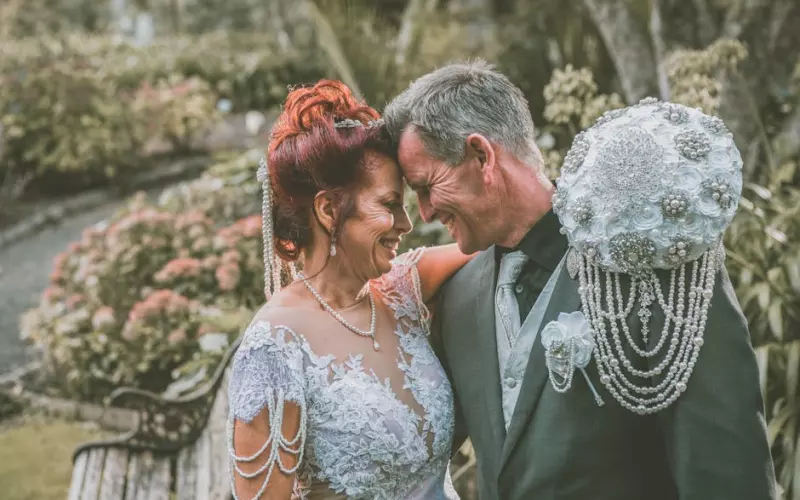 为什么中年夫妻的婚姻很难维持(中年夫妻没有爱婚姻还要继续吗)