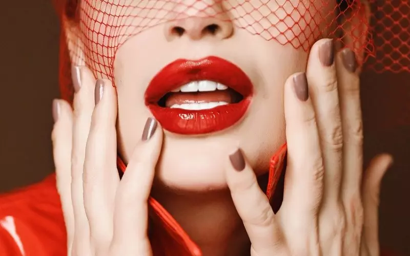 为什么女人要做到矜持，不能大胆表达出最真实的情感？