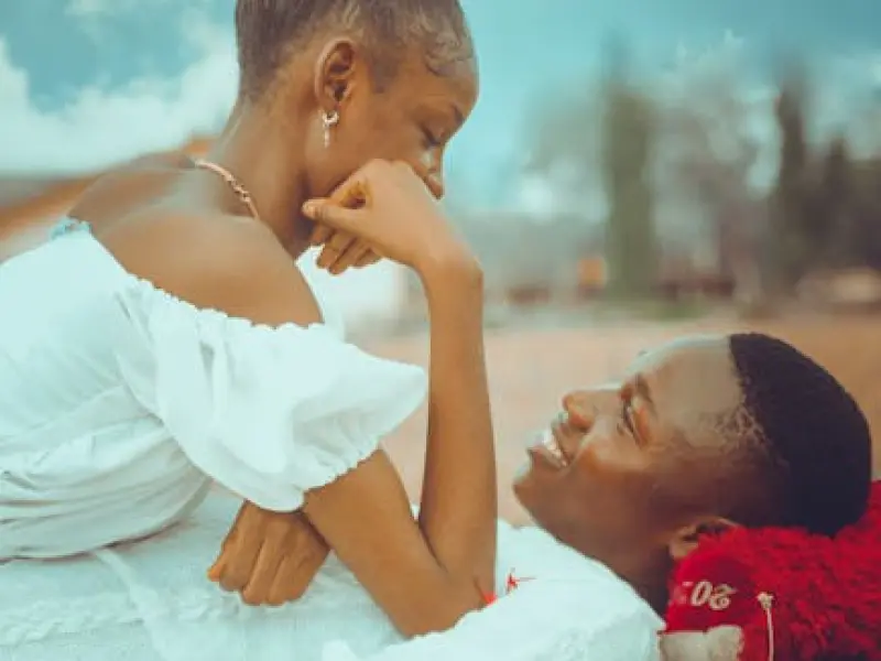 挽回男友_失恋了请大师做法挽回前男友？女子被骗5万块