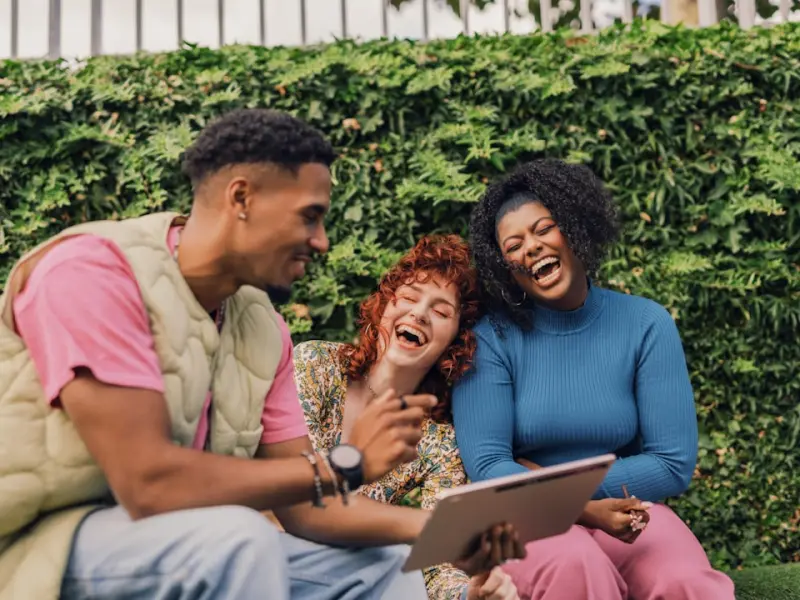 【拿大奖到手软：防火防盗防闺蜜！】