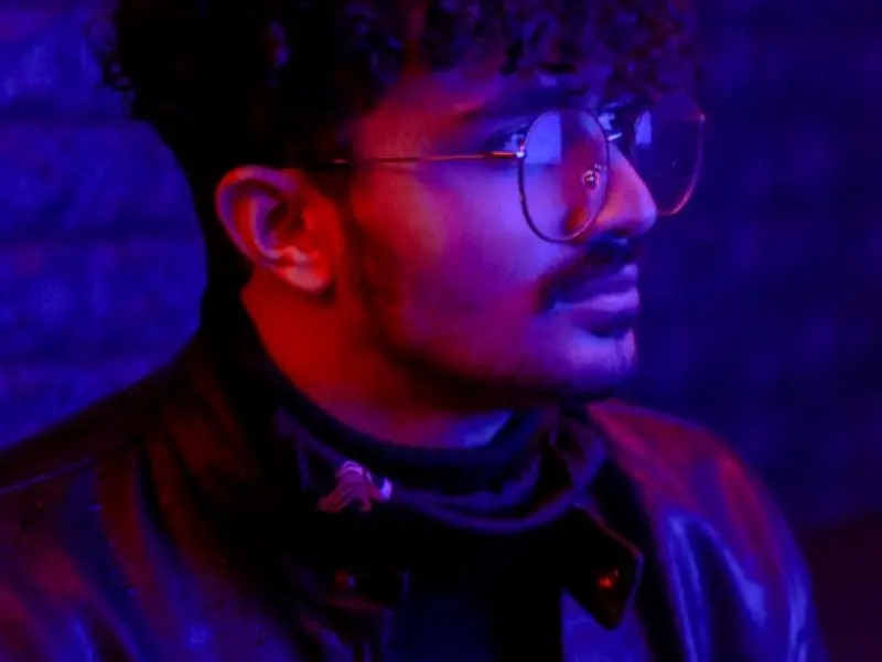 酒，不喝不醉；心，不伤不碎