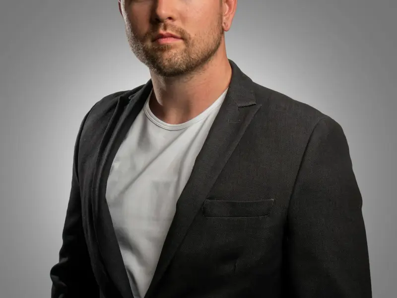 挽回女朋友：女朋友和我分手了，我死缠乱打都没有，怎么样才能挽回她