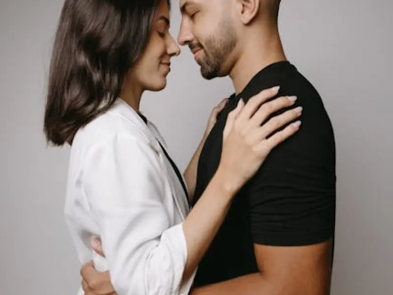 挽回女友：女朋友和我分手了我很难过我该怎么挽回他