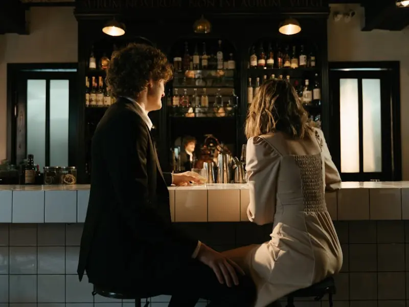 女人心里看上你了，想让你“撩”，才会有这几个表现，男人别不懂