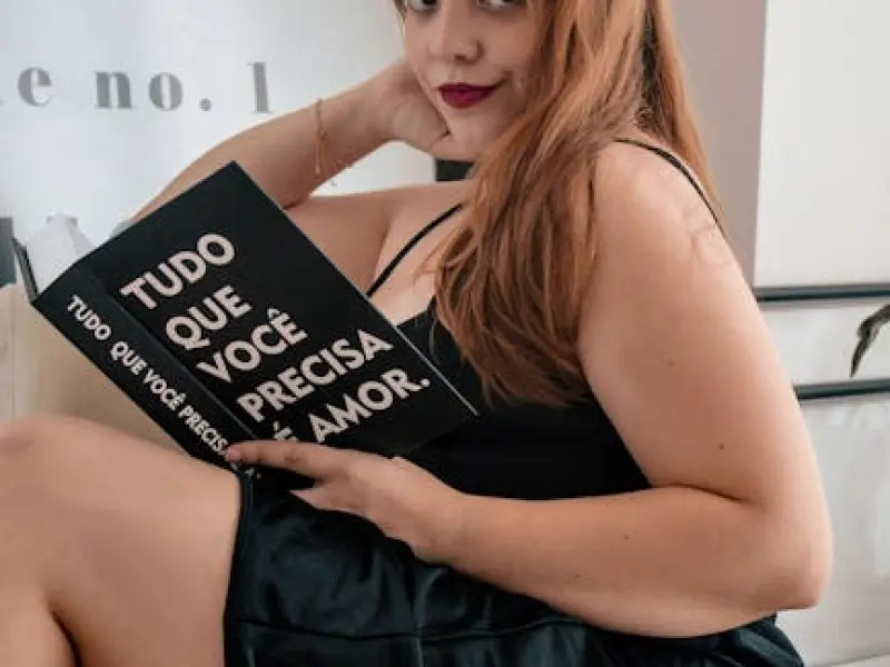 女人想撩你，才会有这些表现，男人别傻傻的不明白