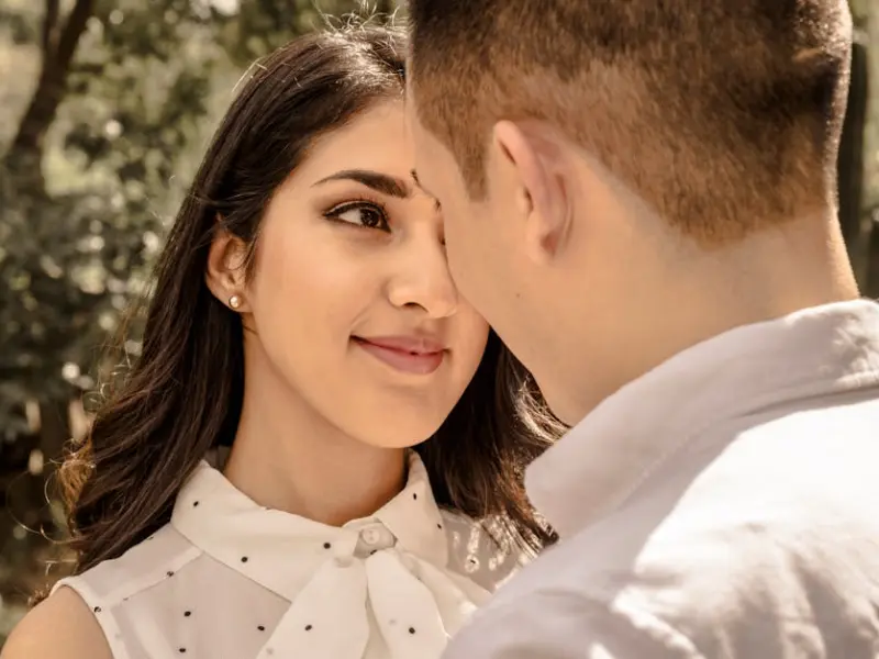 最让男人着迷的几个小动作，女人你想知道吗？