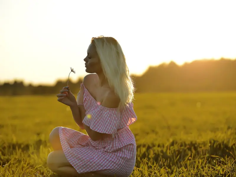 女人最喜欢男人这些“不老实”的小动作，你知道几个？