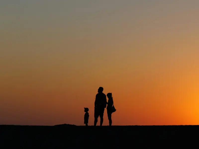 女人们都主动为他买单！这个长相普通的男人是如何做到的？