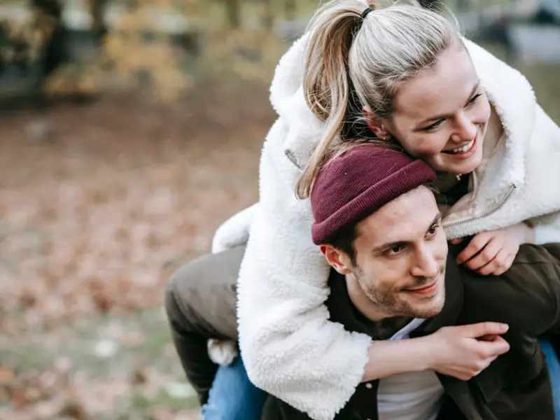 让男人爱你到无法自拔的女人，基本上都有这些特点，你有吗？