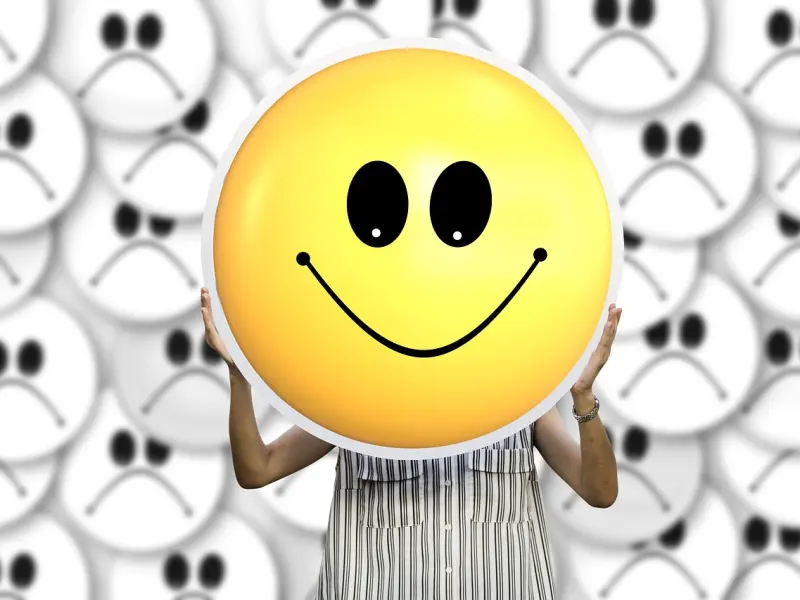 异地工作分居生活，这段感情还要不要坚持下去？