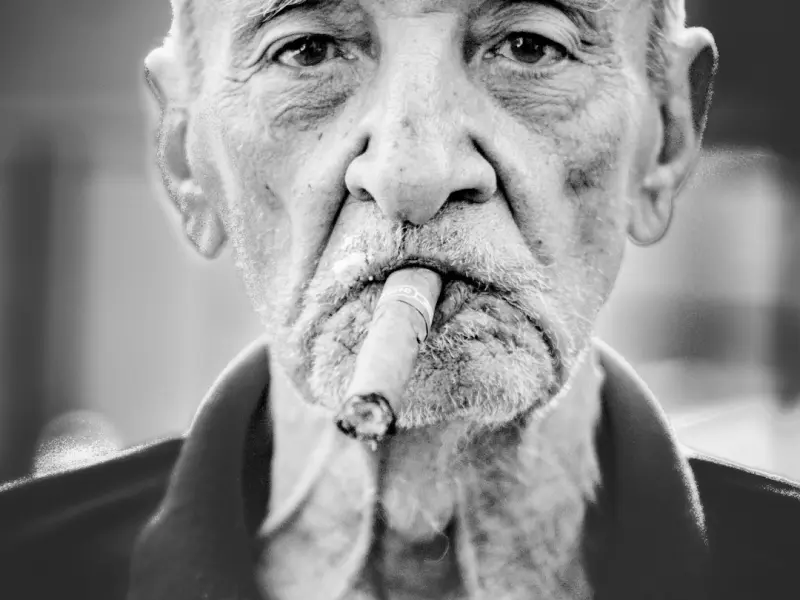 靠跪舔是追不到女生的，你知道为什么吗?