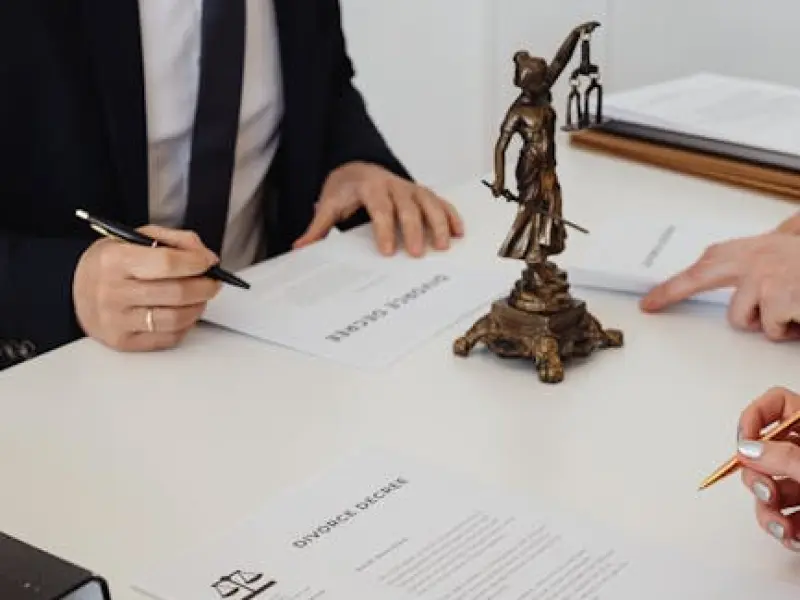 “你已经离过婚了，不值钱了……”