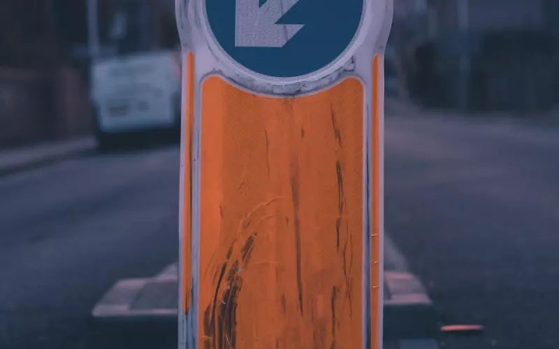 钱靠自己挣，路靠自己走；苦靠自己尝，事靠自己扛！