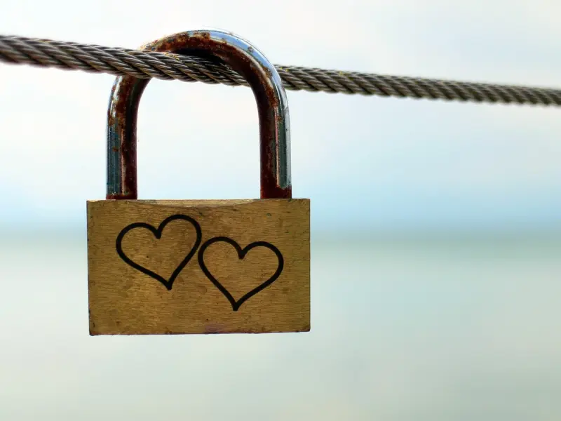 男朋友和前任经常联系，免费情感咨询师教你如何挽回男友的心！