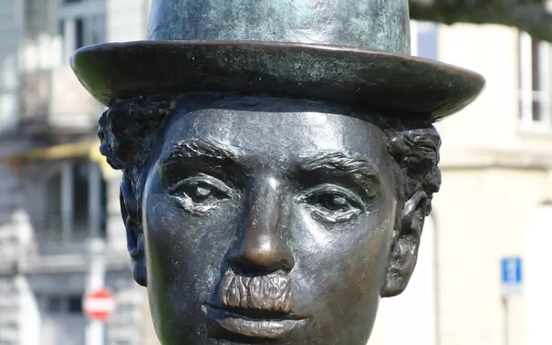 张靓颖怒骂卓伟人渣称别挑唆我妈